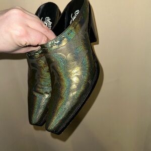 Charlie 1 Horse By Lucchese metallic tooled western mules women’s size 7.5 EUC